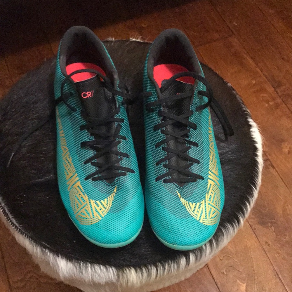 women’s mercurial cr7 soccer cleats